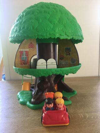 Vintage Palitoy Family Tree House.  Rare,  Fully,  & Complete.