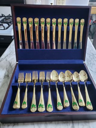 Rare Hollyberry W Bell Flatware 70 Pc Svc For 12 Gold Plated Classic Traditions