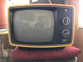Rare Vintage Portable Yellow Rca Tv 1970s Retro Gaming Solid State