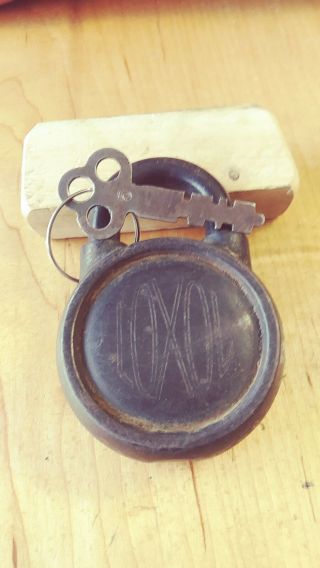 Antique/vintage Yale Loxol Padlock W/flat Key Good 5
