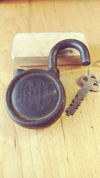 antique/vintage yale loxol padlock w/flat key good 5 3