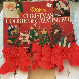 Vintage Wilton Christmas Cookie Decorating Kit 6 Cutters 1978 Very Rare Box