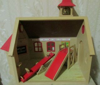 VINTAGE 1985 EPOCH SYLVANIAN FAMILIES SCHOOL HOUSE WITH EXTRA ' S 2