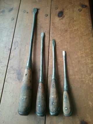 Set Of 4 Antique Full Tang Wood Perfect Handle Style Screwdrivers Screw Drivers