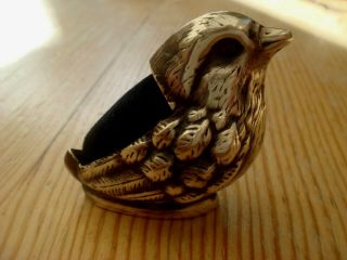 A FINE SOLID STERLING SILVER HALLMARKED NOVELTY BIRD PIN CUSHION 3