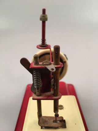 Rare Vintage Antique Gateway Red Metal Child ' s Hand - crank Sewing Machine 3