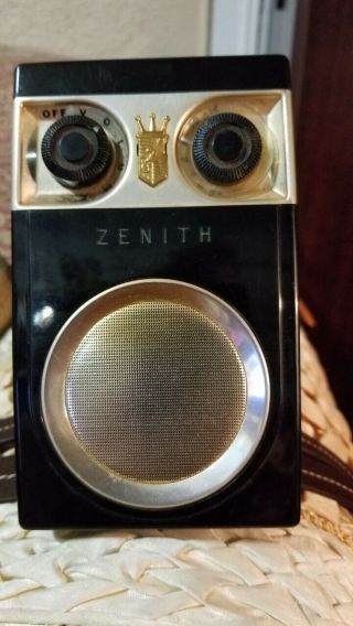 Classic Old Zenith Royal 500 Antique Transistor Radio Plays Great.