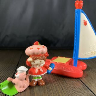 Vintage Strawberry Shortcake Deluxe Mini With Custard And Sailboat