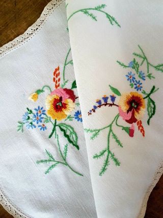 Stunning Pansy Flowers Vintage Hand Embroidered Centre Piece Doily W Wildflower