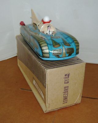 RARE VINTAGE OLD MOON SPACE ROCKET CAR TIN TOY BATTERY OP.  W/BOX NMINT 3