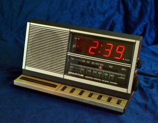 Vintage Vertical 80s Alarm Clock Radio Spartus 0115 - 61 Fully
