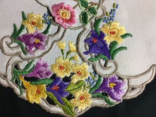 Gorgeous Set 4 Vintage Linen Hand Embroidered Table Mats Spring Florals