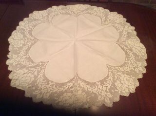 Vintage Tablecloth / Table Centre Intricate Lace Border Circular 33 " (ref 36)
