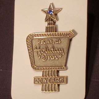 Vintage Holiday Inn 20 Year Service 10k Gold Filled Blue Sapphire Award Pin Rare