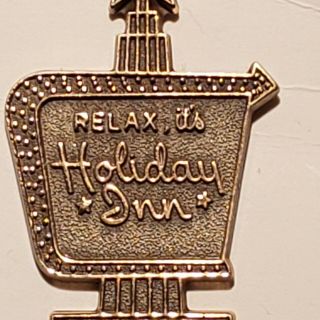 Vintage Holiday Inn 20 Year Service 10K Gold Filled Blue Sapphire Award Pin Rare 3
