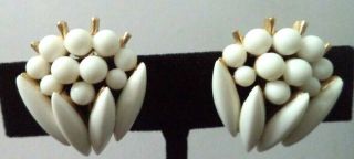 Rare Vintage Estate Signed Crown Trifari White Flower 1 " Clip Earrings G859l
