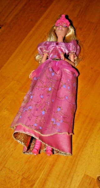 2009 Rare Barbie And The Three Musketeers " Corinne " Barbie Doll -
