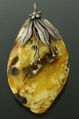 Antique Vintage Baltic Amber Egg Yolk Butterscotch Pendant 10.  1g 90319 - 2