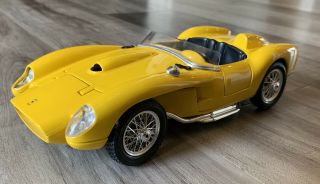 1:18 Bburago 1957 Ferrari 250 Testa Rossa Rare Die - Cast Car - Yellow