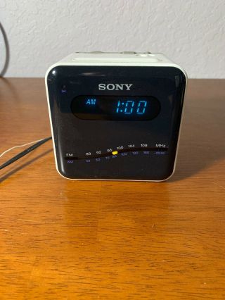 Sony Alarm Clock Dream Machine Am Fm Digital Radio Icf - C101w White