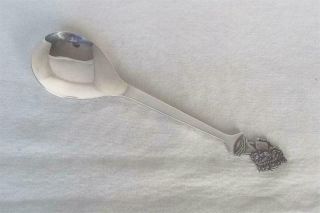 A Stunning Solid Silver Queen Elizabeth Ii Silver Jubilee Spoon By A.  E.  Jones.