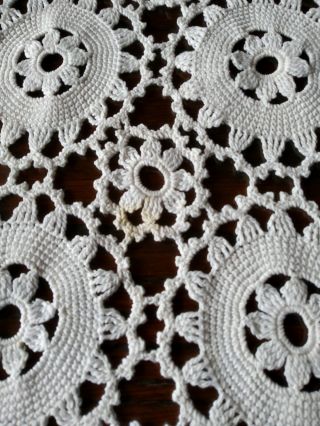 VINTAGE WHITE COTTON HAND CROCHET LACE TABLE RUNNER 3