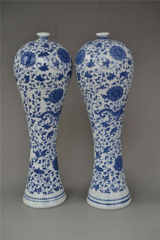 Old Antique Chinese Porcelain Blue And White Drawing Flower Vase A Pair