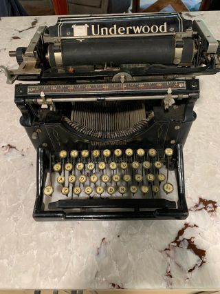 Underwood No.  5 Typewriter Serial 85843 - 4.  1906 - 1907.  Antique.  Vintage.