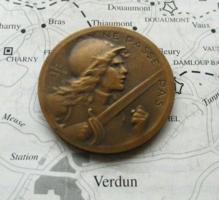 Rare Verdun Medal / Officers Grade / Leather Case & Leaflet
