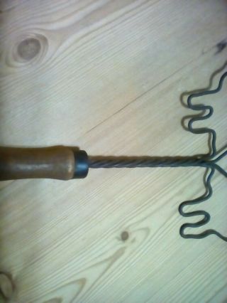 Antique wire rug beater 3