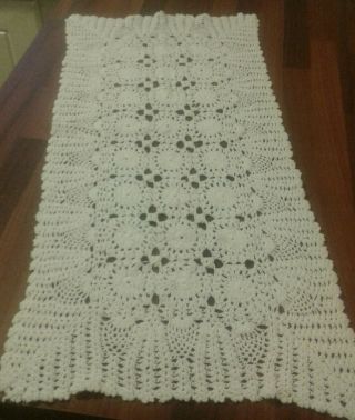 Vintage White Hand Crocheted Cotton Table Runner - Pineapple Design