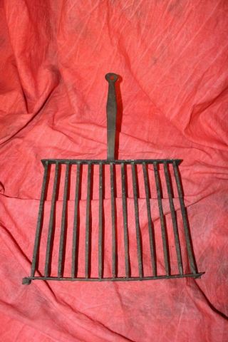 Wonderful Early Primitive Hand Wrought Iron Hearth Toaster/broiler Circa 1700s