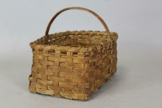 FANTASTIC EARLY 19TH C ONE HANDLE GATHERING BASKET IN GREAT SURFACE 2