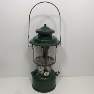 Vintage 1960 Coleman 220e Gas Camping Lantern Pump Dual Mantle Pyrex Glass Usa
