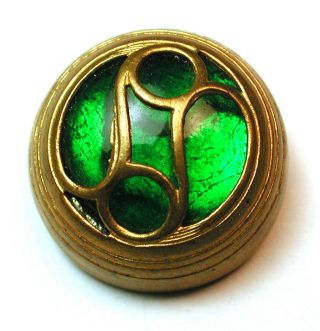 Antique Gay 90s Type Button Green Jewel Under An Art Nouveau Brass Frame 13/16 "