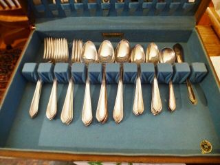 Wm Rogers Mfg Co Extra Plate 52 Piece Set In Chest