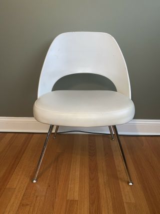 Mid - Century Modern Knoll Saarinen Executive Armless Chair