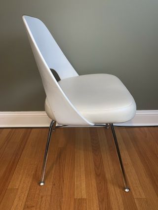 Mid - Century Modern Knoll Saarinen Executive Armless Chair 2