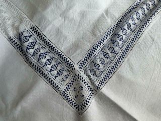 Vintage Irish Linen Damask Tablecloth Crocheted Inlay - Weddings,  Banquets,  Xmas