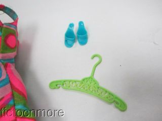 VINTAGE BARBIE DOLL MOD FASHION CLOTHES 1822 SWIRLY - QUE DRESS & TURQUOISE HEELS 2