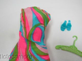 VINTAGE BARBIE DOLL MOD FASHION CLOTHES 1822 SWIRLY - QUE DRESS & TURQUOISE HEELS 3