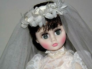 Vintage 17 " Madame Alexander Elise Bride Doll W/ Stand /what A Beauty
