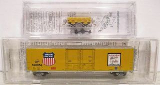 Micro Trains Union Pacific Box Car & Scale Test Car Rare.  Scroll Down