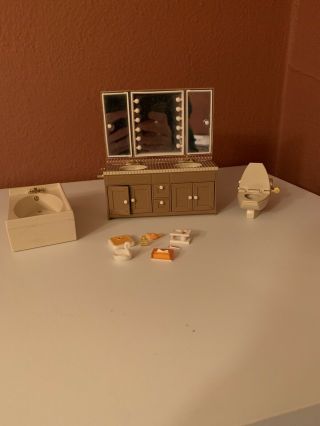 Tomy Smaller Homes Dollhouse Bathroom With Rare Accessories