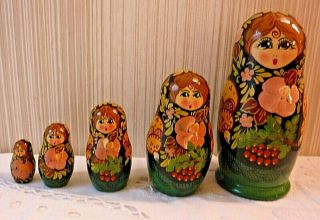 Vintage Russian Made Nesting Doll Matryoshka Poccnr (?) Signed 5 Size