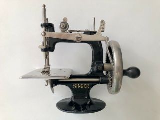 Rare 1926 Antique Singer 20 Sewhandy Child’s Sewing Machine,  Clamp & Box