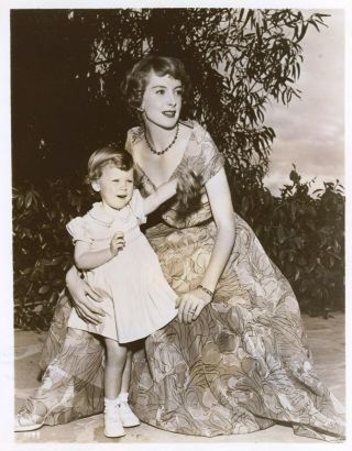 Large And Very Rare Portrait Of Deborah Kerr And Her 3 - Year Old Daughter