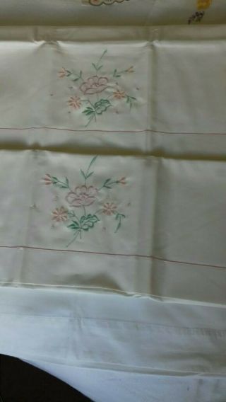 2 Pairs Of Vintage Pillowcases In Cotton And Linen - One Pair Is Embroidered