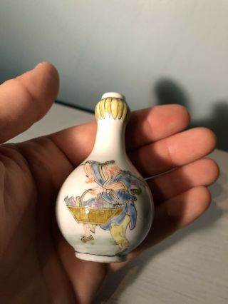 Detailed Chinese Porcelain Snuff Bottle
