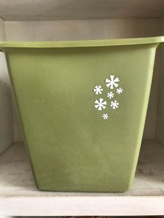 Vintage Rubbermaid Avocado Green Waste Trash Basket Mod White Daisies 9.  75 "